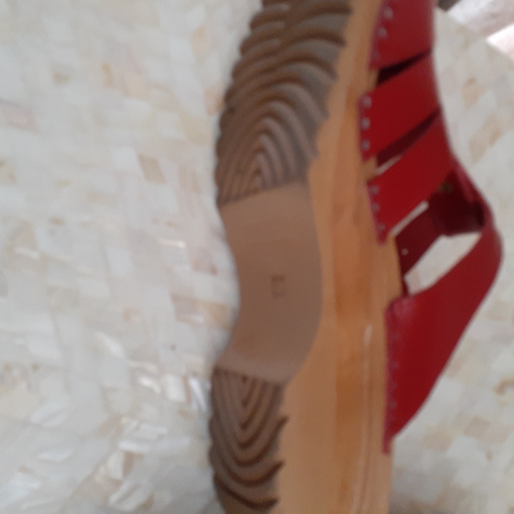Red comfortable clogs - Picture 3 of 4